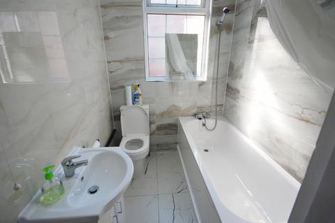 2 bedroom flat to rent, EALING ROAD, WEMBLEY, HA0 4QD