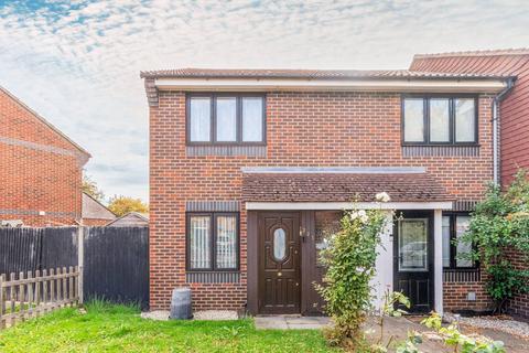 221 Bennetts Close, Mitcham, CR4 1NT