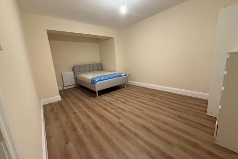 undefined, Chatsworth Gardens, Harrow, HA2 0RS