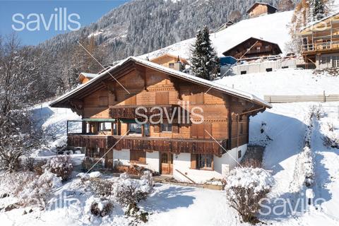 6 bedroom house, Charming Six Bedroom Chalet, Château-D’Oex
