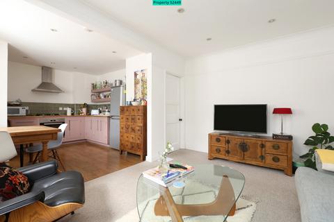 3 bedroom apartment to rent, Fortis Green Road, London, N10 3BH