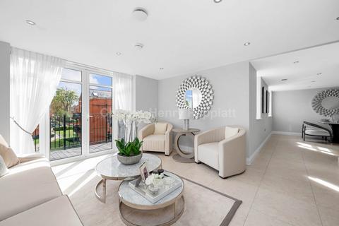 2 bedroom apartment to rent, Marlborough Drive, Bushey