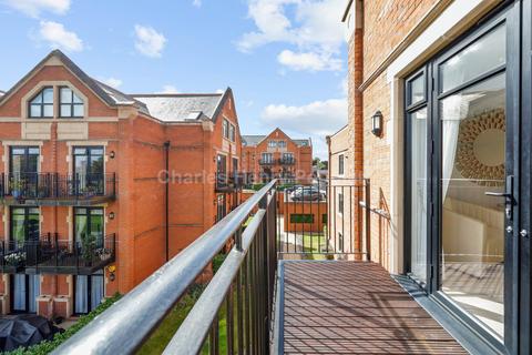 2 bedroom apartment to rent, Marlborough Drive, Bushey