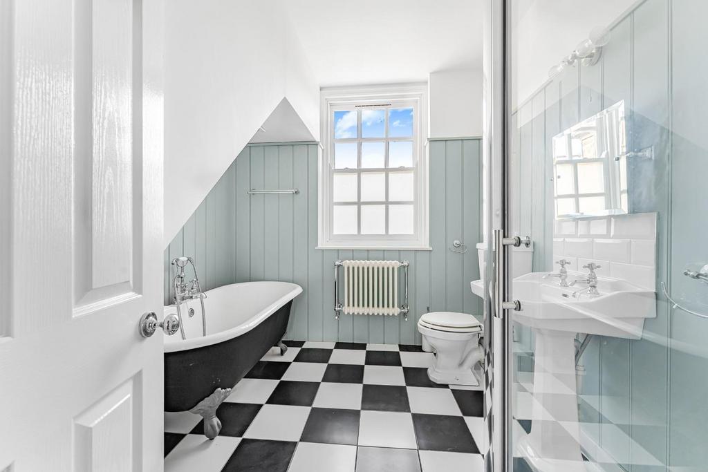 FAMILY BATHROOM.jpg