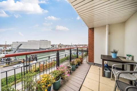 2 bedroom apartment for sale, Arethusa House, Gunwharf Quays, Portsmouth