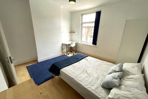 3 bedroom house share to rent, 30 Denham Road, Ecclesall