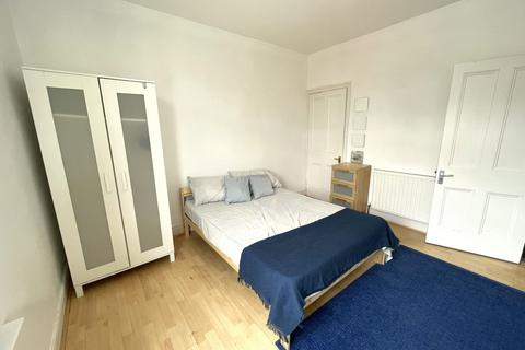3 bedroom house share to rent, 30 Denham Road, Ecclesall