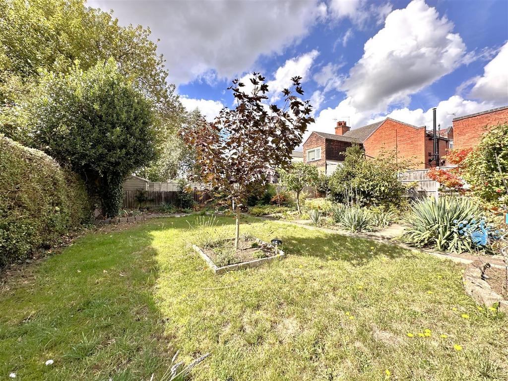 Well-Appointed Garden 783