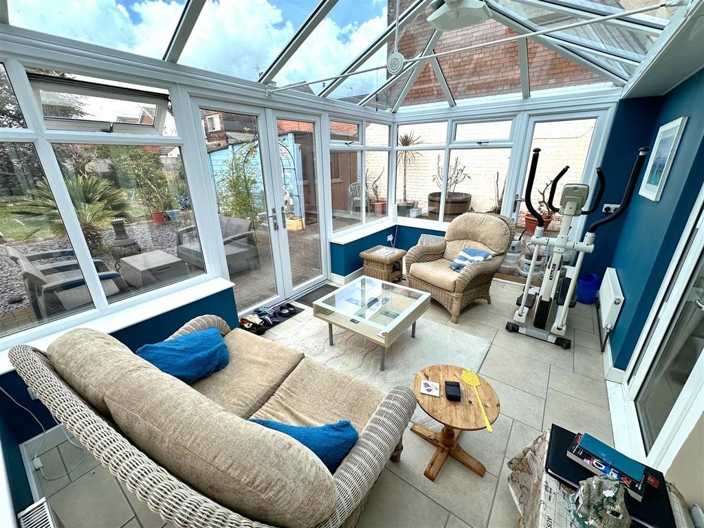 Delightful Glass-Roof Conservatory 756