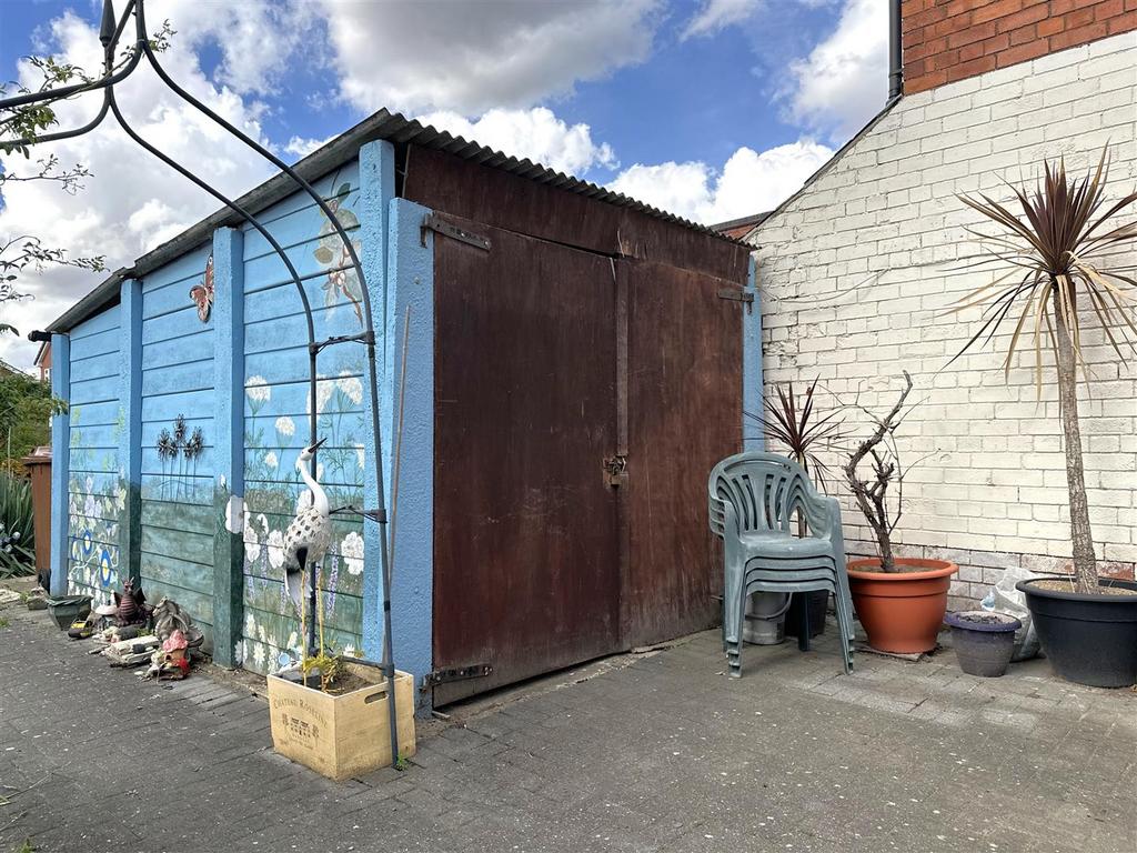 Detached Garage/Workshop 764