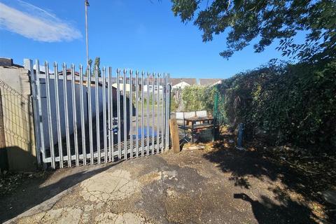 Industrial development to rent, 151 Ash Rd Aldershot GU12 4DB