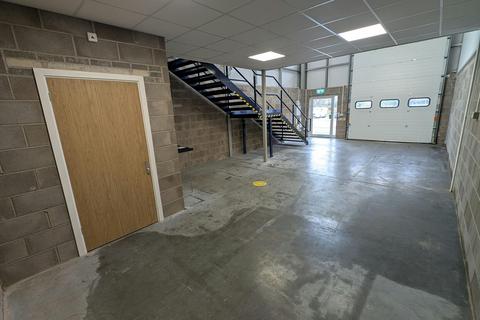 Warehouse to rent, Lime Kiln Ln Holbury SO45 2AR