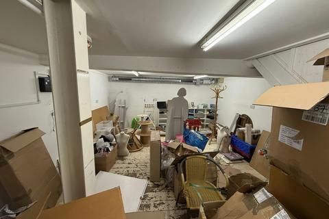 Retail property (high street) to rent, 19 The Square Petersfield GU32 3HR