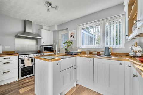 9 Martins Close, Bottlesford, Pewsey, SN9 6LP