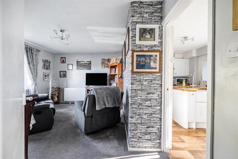 9 Martins Close, Bottlesford, Pewsey, SN9 6LP