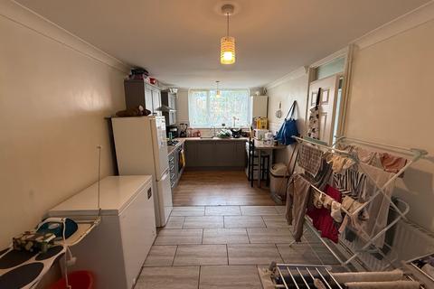4 bedroom terraced house to rent, Warwick Court, Loughborough LE11