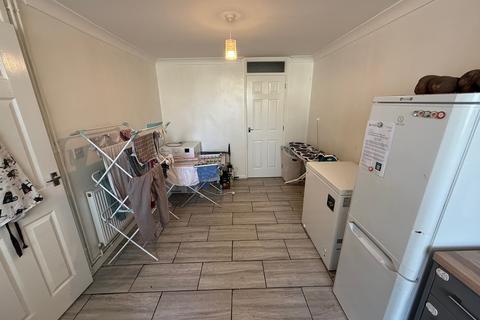 4 bedroom terraced house to rent, Warwick Court, Loughborough LE11