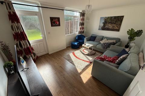 4 bedroom terraced house to rent, Warwick Court, Loughborough LE11