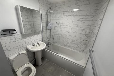 4 bedroom terraced house to rent, Warwick Court, Loughborough LE11