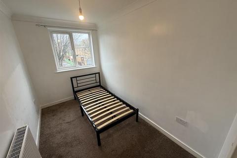4 bedroom terraced house to rent, Warwick Court, Loughborough LE11