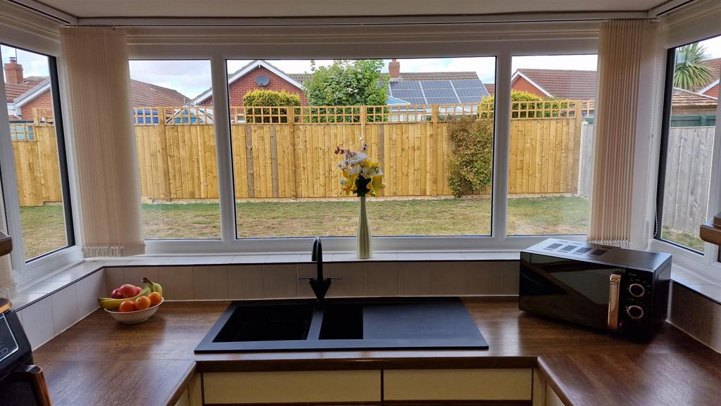 Kitchen: