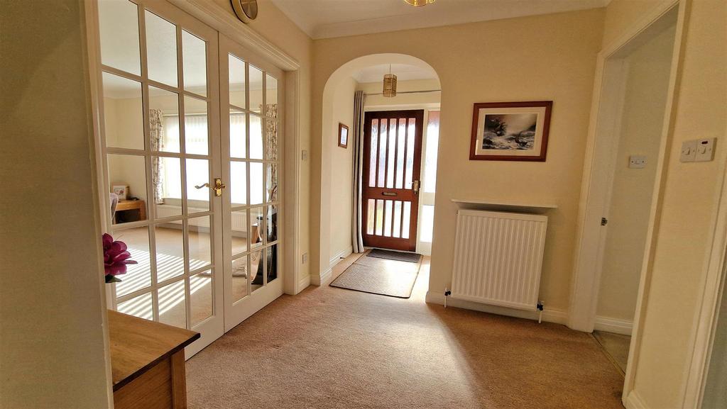 Entrance hall: