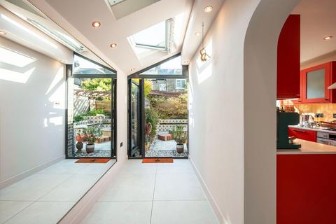 19 Kilravock Street, London, W10 4HX
