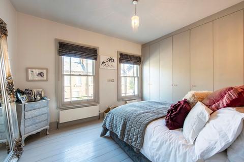 19 Kilravock Street, London, W10 4HX