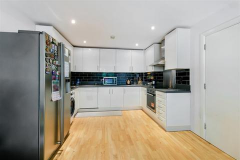 2 bedroom flat for sale, Chapter Way, Colliers Wood SW19