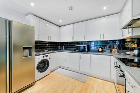 2 bedroom flat for sale, Chapter Way, Colliers Wood SW19