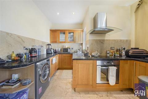 1 bedroom flat for sale, 33 Parkhurst Road, London N11