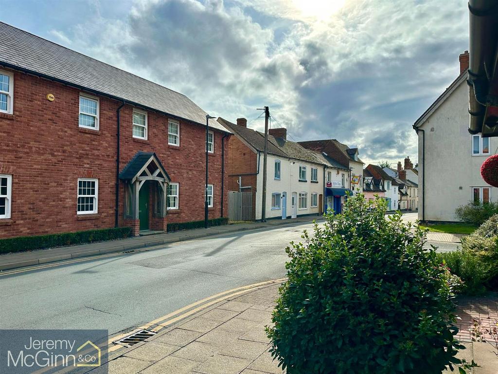 View to right (High St)