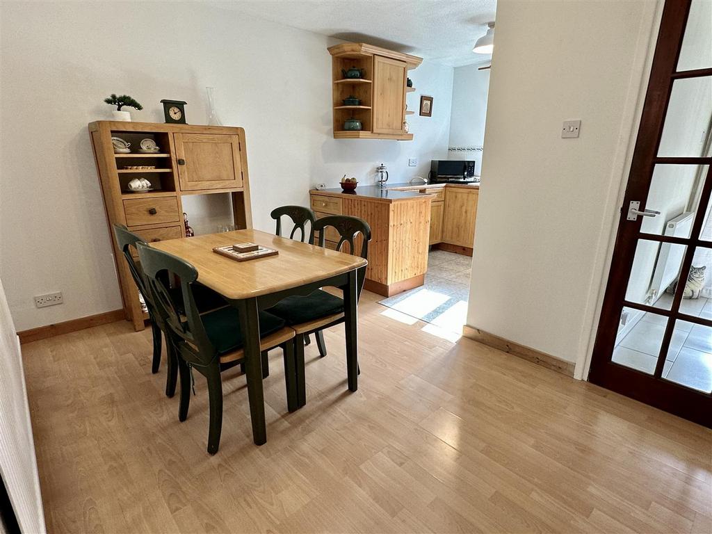 Dining kitchen
