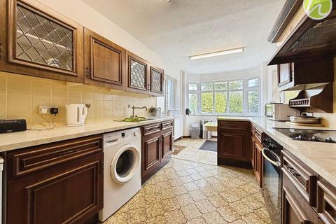 2 bedroom detached bungalow for sale, Hassenbrook Road, Stanford-Le-Hope, SS17
