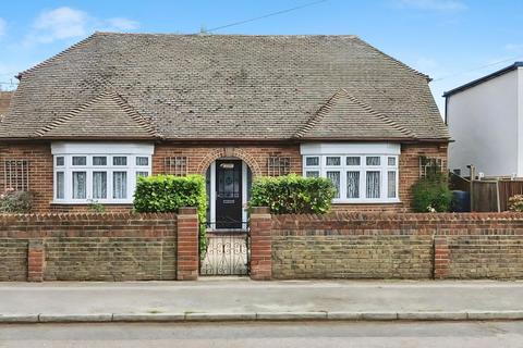 2 bedroom detached bungalow for sale, Hassenbrook Road, Stanford-Le-Hope, SS17
