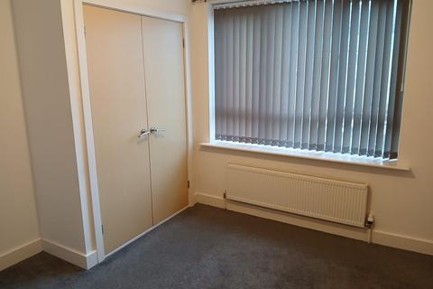 2 bedroom flat to rent, Claremount Road, Halifax HX3
