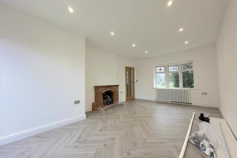 2 bedroom semi-detached house to rent, Catsbridge Lane, Cannock WS11