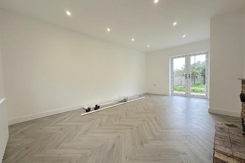 2 bedroom semi-detached house to rent, Catsbridge Lane, Cannock WS11