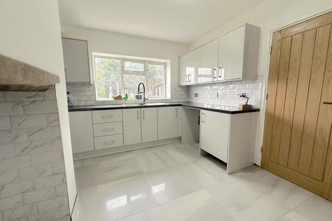 2 bedroom semi-detached house to rent, Catsbridge Lane, Cannock WS11