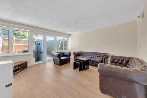 3 bedroom end of terrace house for sale, Belvoir Close, London SE9