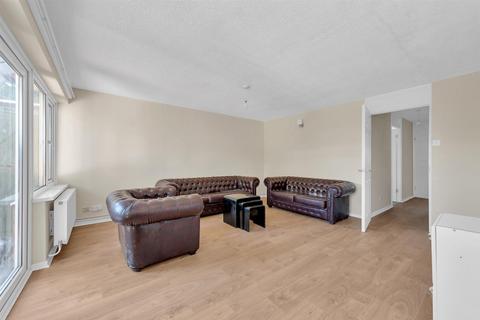3 bedroom end of terrace house for sale, Belvoir Close, London SE9