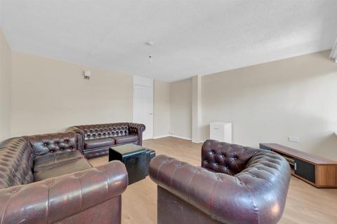 3 bedroom end of terrace house for sale, Belvoir Close, London SE9
