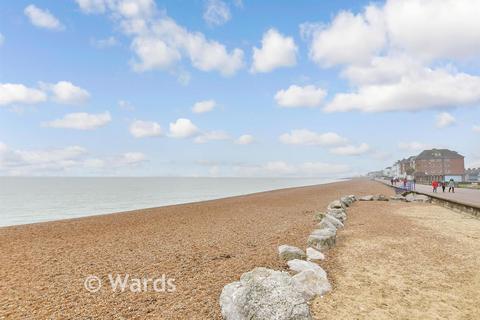 2 bedroom flat for sale, High Street, Hythe CT21