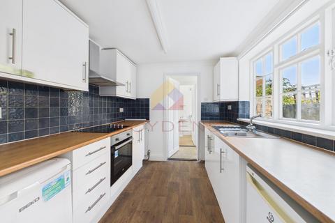 3 bedroom end of terrace house for sale, Crowhurst Road, Colchester CO3