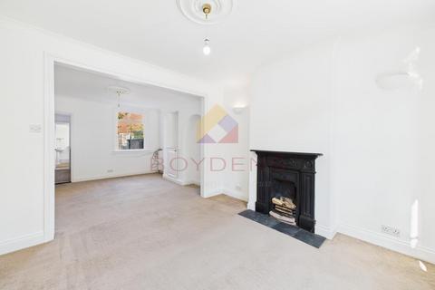 3 bedroom end of terrace house for sale, Crowhurst Road, Colchester CO3