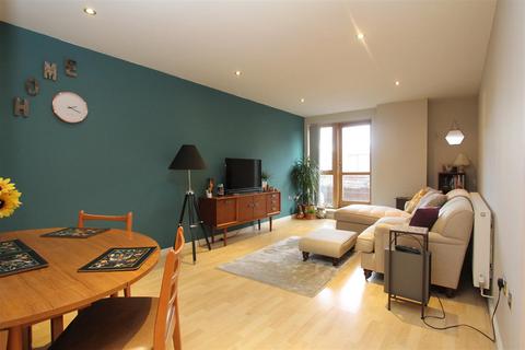2 bedroom flat for sale, Balmoral Place, Brewery Wharf