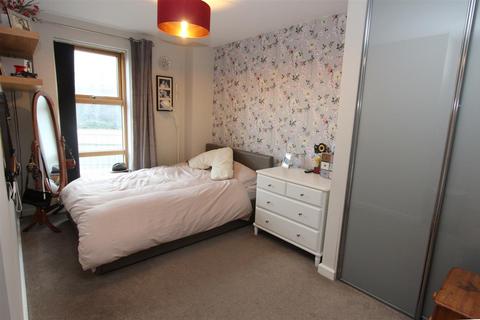 2 bedroom flat for sale, Balmoral Place, Brewery Wharf