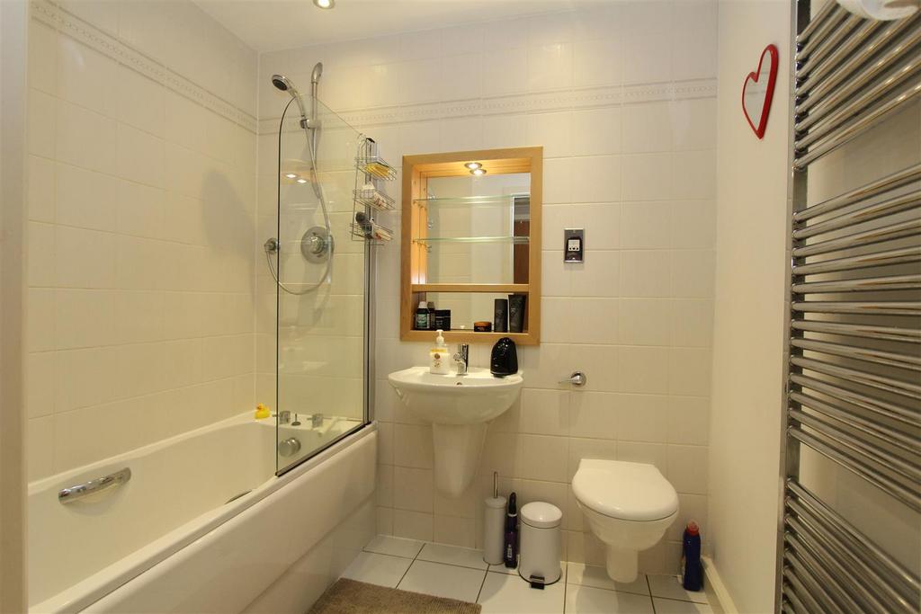 Bathroom.JPG