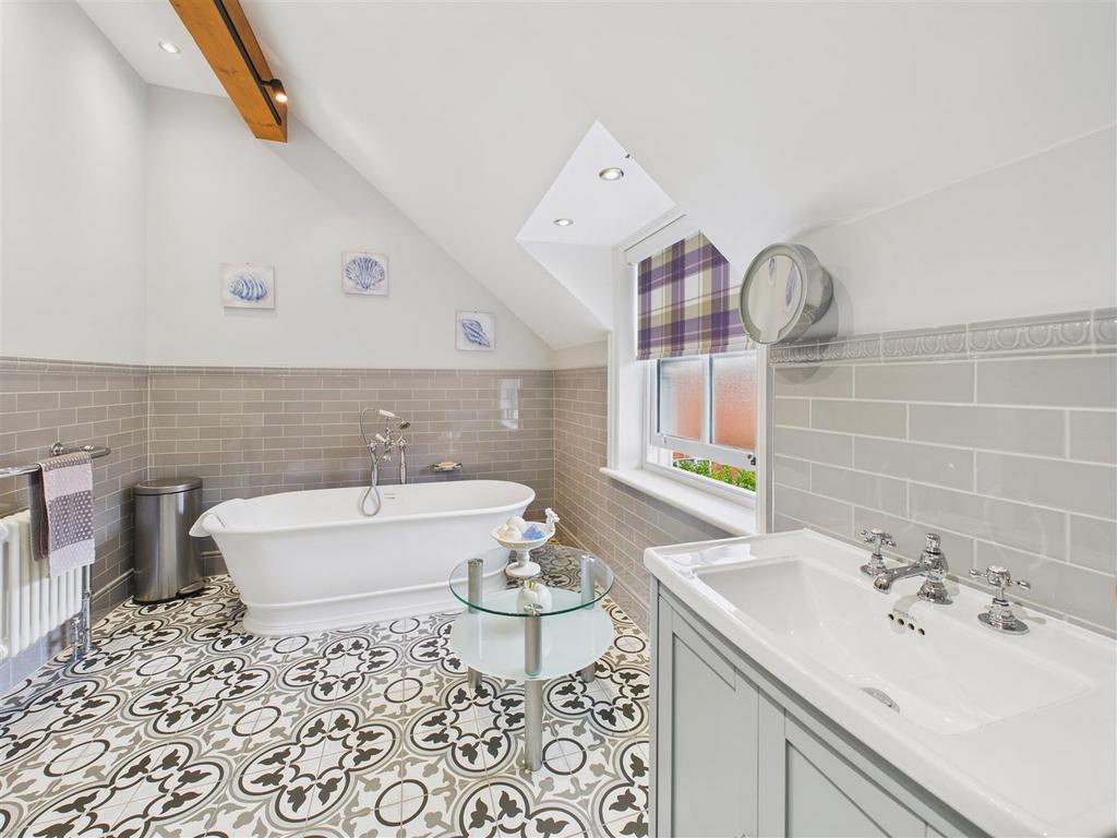En-Suite Bath/Shower Room