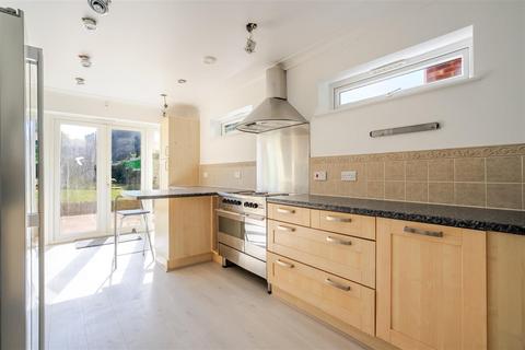 51 Longmead, Windsor, SL4 5PZ